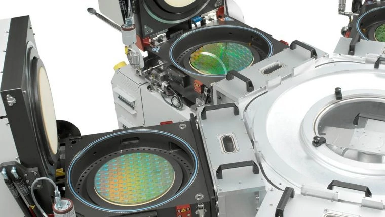 The wafer machine uses Coronus DX technology to deposit a special protective film on the edge of the wafer